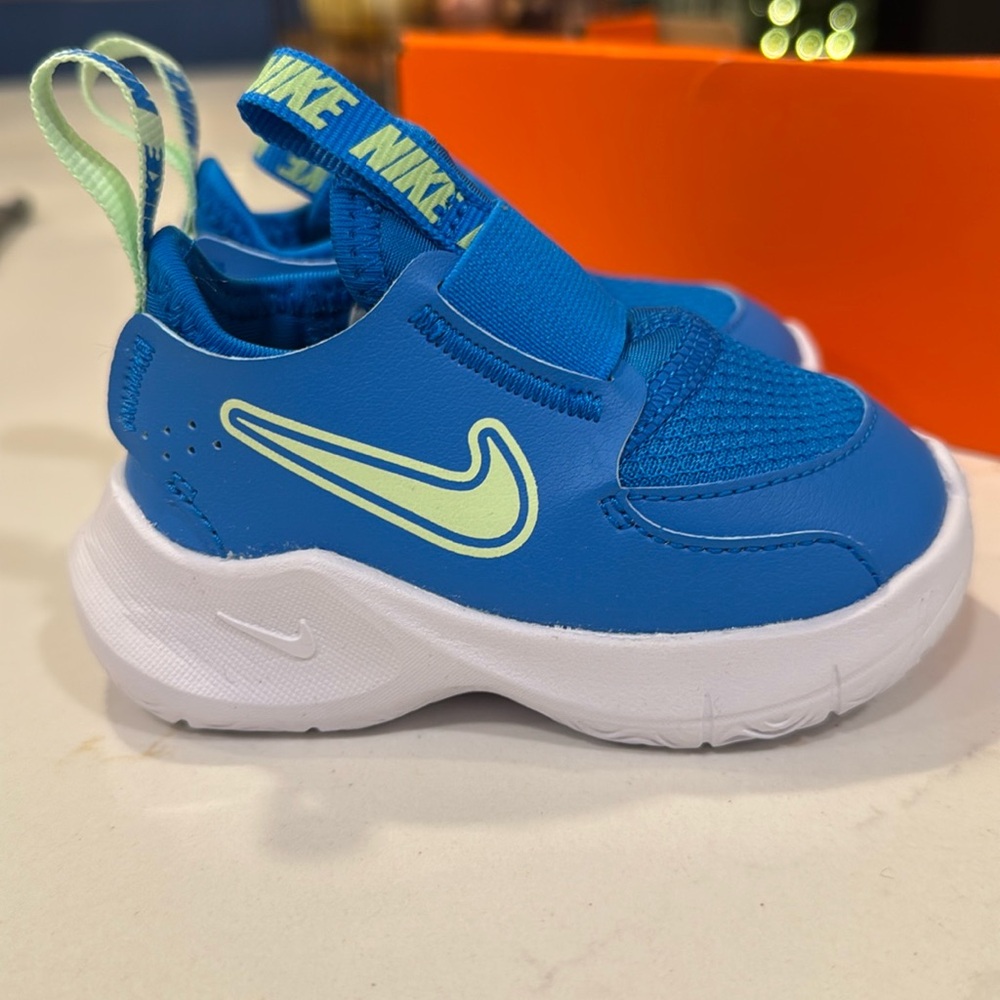 Brand New Nike Flex Runner 3 Sneakers